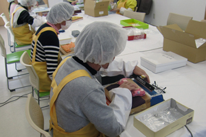 東商化学(スプーンの袋詰め